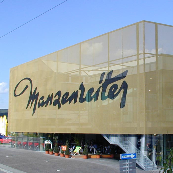 R - Möbelhaus Manzenreiter